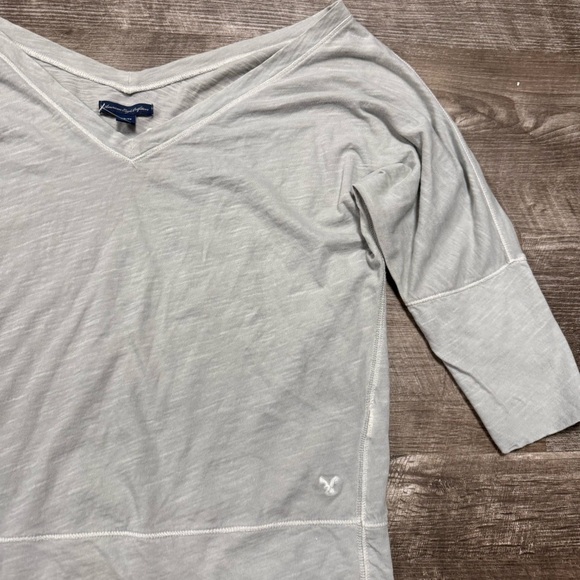 American Eagle Quarter Sleeve V-Neck Shirt Size XS - Picture 2 of 7